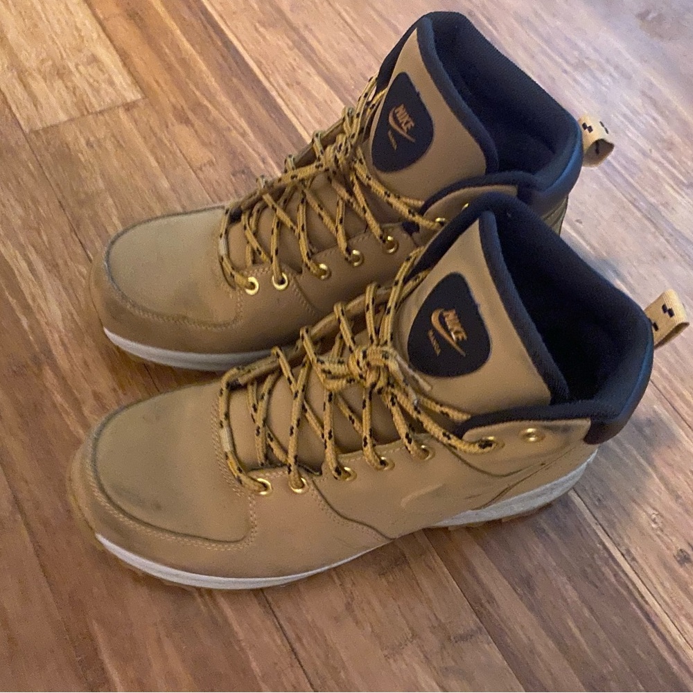 Nike Men's Tan High-Top Shoes